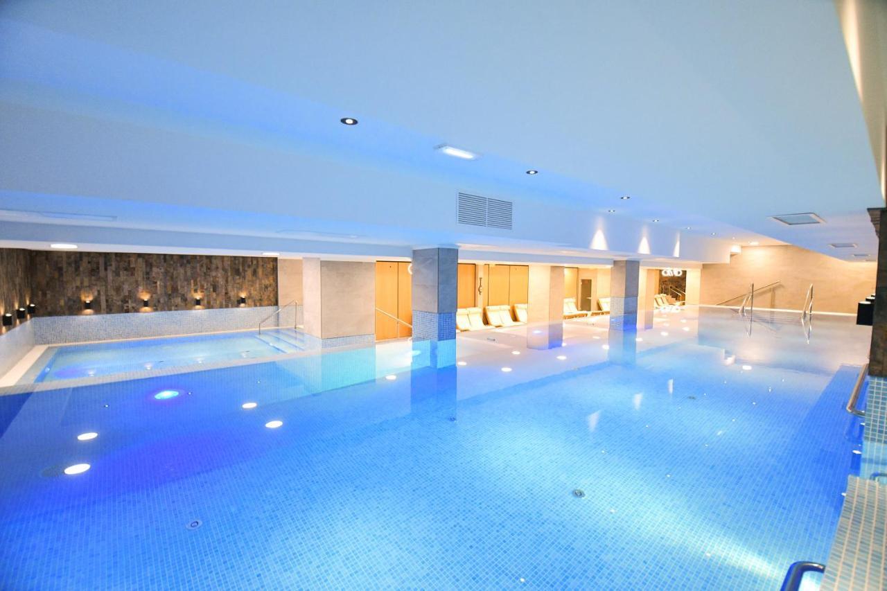 Mirage Resort & Spa Viseu de Sus Bagian luar foto