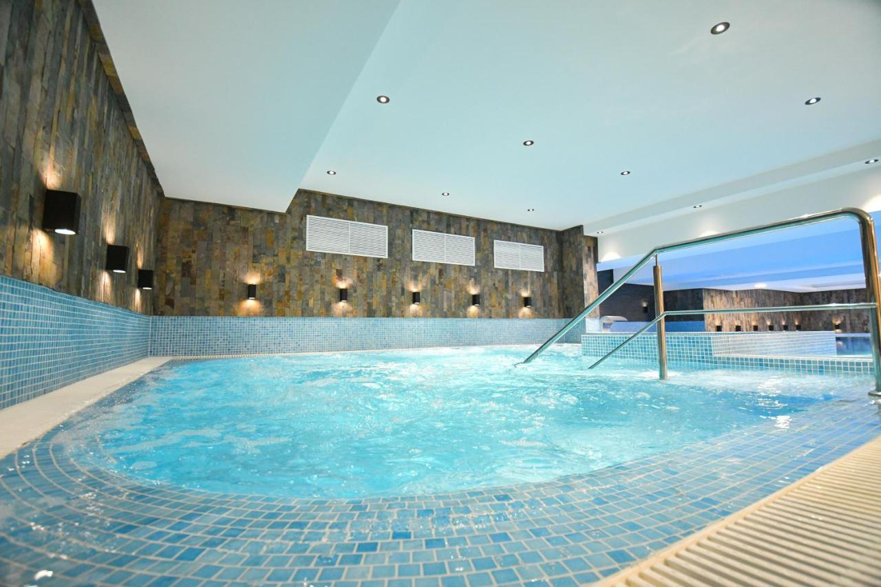 Mirage Resort & Spa Viseu de Sus Bagian luar foto